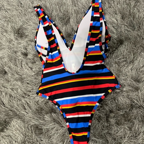 Express swimsuit New - Picture 3 of 4